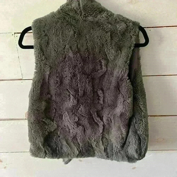 Jack by BB Dakota grey faux fur open vest, size small. EUC - Picture 2 of 5